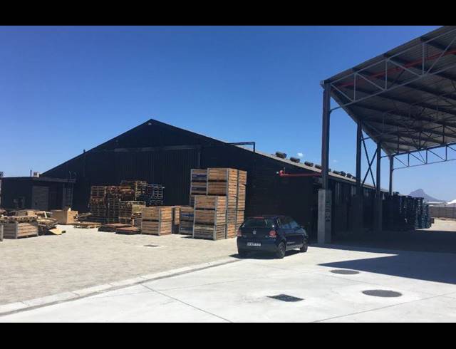 1,822M² WAREHOUSE RENTED IN EPPING INDUSTRIAL